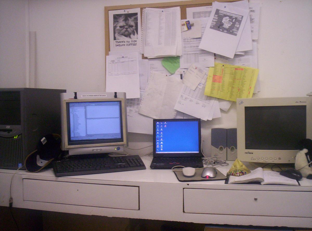 This is my working place...messy hehehehe...
with my server, laptop and backupserver